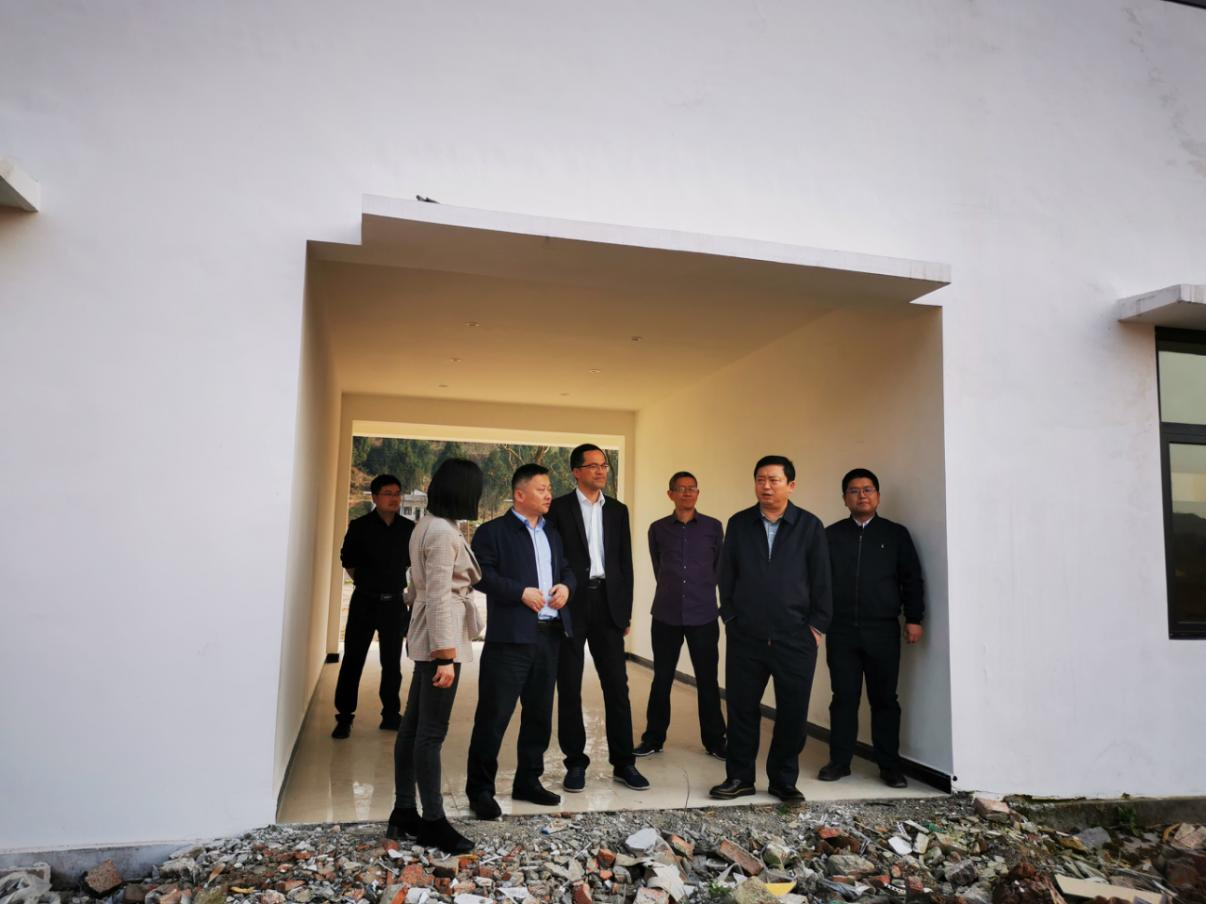 尊龙凯时集团党委副书记、董事陈日到邓家沟村开展帮扶工作