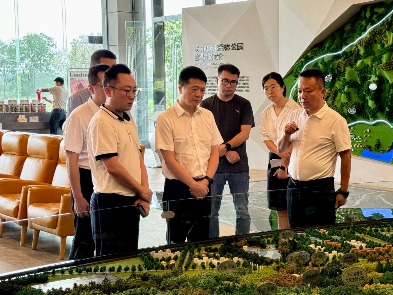 省尊龙凯时集团党委书记、董事长游勇带队赴聚峰谷项目开展汛期安全生产检查并调研生产经营情况